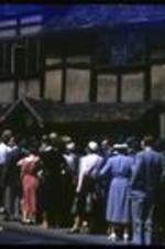 Large crowd gathered in front of the Shakespeare Hostelrie.