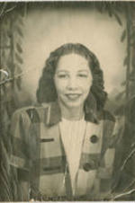 A portrait photo of Evelyn Gibson Lowery in 1943.
